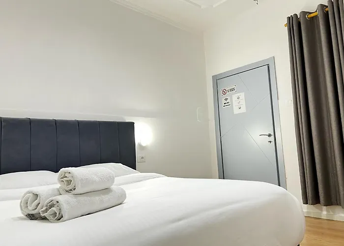 Square Hotel