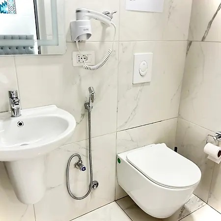 Square מלון