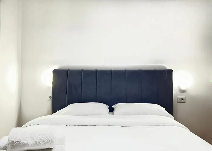 Square Hotel