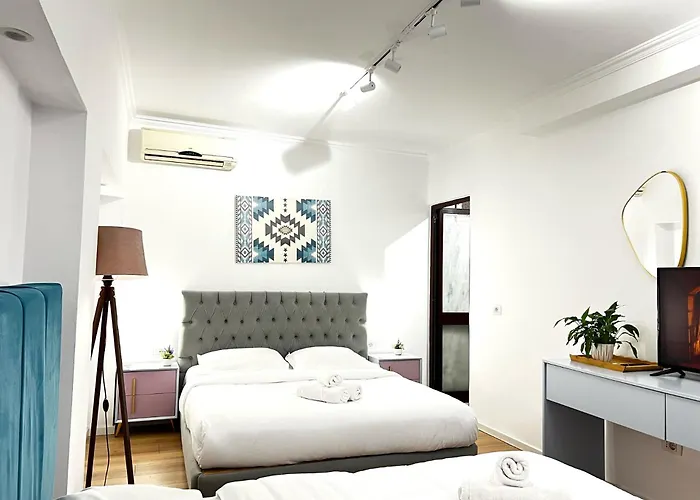 Square Hotel